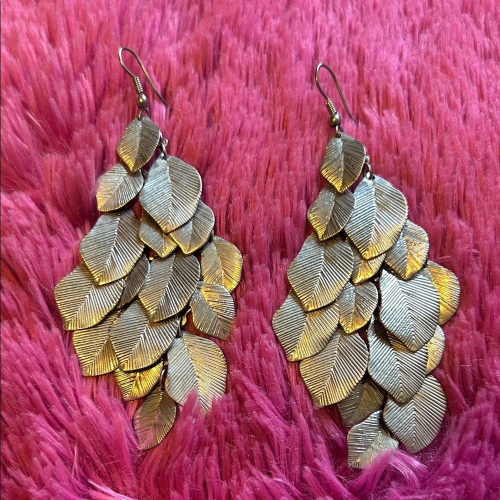 ⚡️ Silver Leaf Cluster Earrings with Shepherds Hook